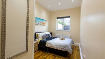 Bureau, fer et planche Ă repasser, Wi-Fi gratuit, draps fournis