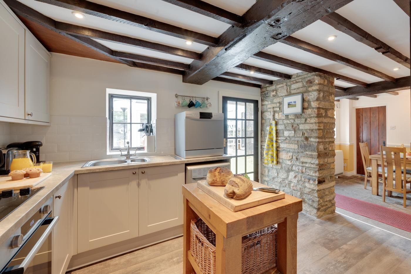 Mikroaaltouuni, uuni, astianpesukone