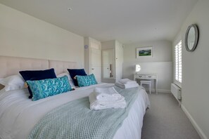 Bügeleisen/Bügelbrett, Reisekinderbett, kostenloses WLAN, Bettwäsche