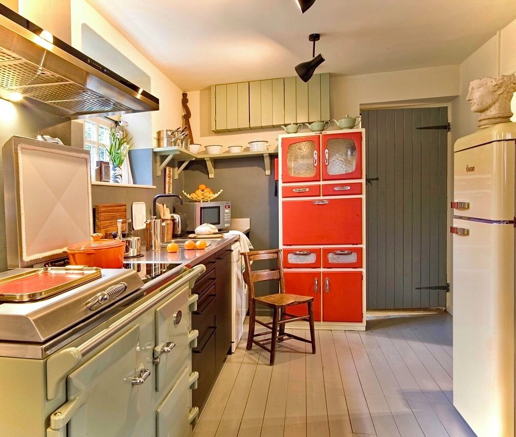 Mikrowelle, Ofen, Geschirrspüler, Kochgeschirr/Geschirr/Besteck