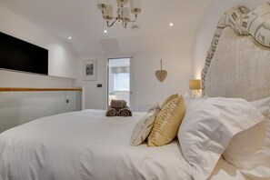 Iron/ironing board, travel cot, free WiFi, bed sheets - 1 Bed in Conwy (oc-bow117) (Conwy)