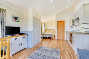 Iron/ironing board, travel crib, free WiFi, bed sheets - 1 Bed in Lower Chapel (oc-waa396) (Lower Chapel)