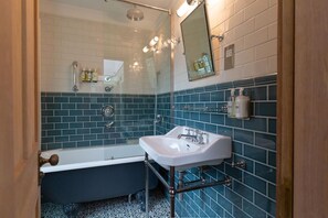 Hair dryer, towels - 3 Bed in Southwold (oc-grdl) (Southwold)