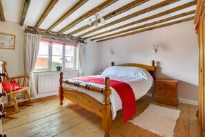 Iron/ironing board, free WiFi, bed sheets - 1 Bed in Benhall (oc-2bg) (Sternfield)