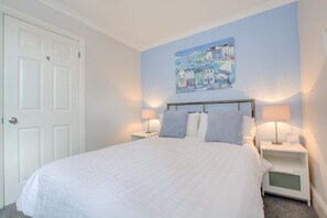 Iron/ironing board, travel cot, free WiFi, bed sheets - 2 Bed in Saundersfoot (oc-pw9157) (Saundersfoot)