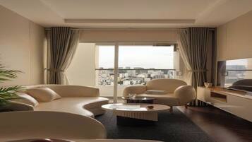Presidential Suite, 2 Bedrooms, Club Lounge Access, City View | Egyptian cotton sheets, premium bedding, down comforters