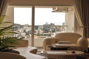 Phòng Suite Presidential, 2 phòng ngủ, quyền sử dụng Club Lounge, quang cảnh thành phố | Bộ trải giường bằng vải cotton Ai Cập, bộ đồ giường cao cấp