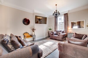 TV - 4 Bed in Whitby (oc-w461) (Whitby)