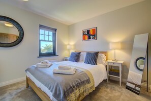 Iron/ironing board, free WiFi, bed sheets