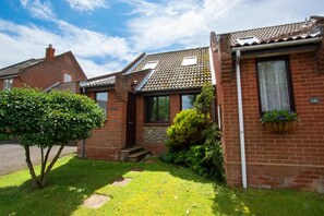 Exterior - 3 Bed in Salthouse (oc-2002) (Salthouse)
