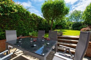Outdoor dining - 3 Bed in Salthouse (oc-2002) (Salthouse)