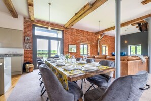 Dining - 4 Bed in White Horse Common (oc-1945) (Witton)