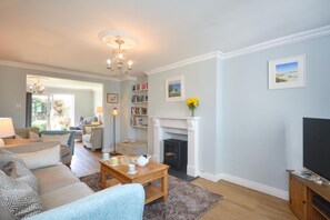 TV - 4 Bed in Padstow (oc-p00759) (Padstow)
