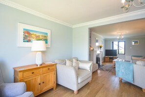 TV - 4 Bed in Padstow (oc-p00759) (Padstow)
