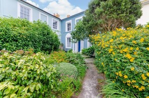 Exterior - 3 Bed in Penzance (oc-p00756) (Penzance)