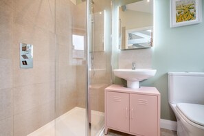 Hair dryer, towels - 1 Bed in Abergele (oc-bow134) (Llanfair Talhaiarn)