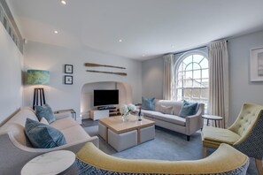 TV - 6 Bed in Padstow (oc-p00760) (Padstow)