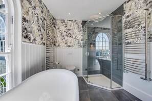 Hair dryer, towels - 6 Bed in Padstow (oc-p00760) (Padstow)