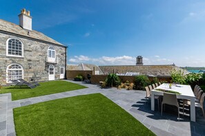 Outdoor dining - 6 Bed in Padstow (oc-p00760) (Padstow)