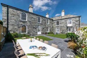 Outdoor dining - 6 Bed in Padstow (oc-p00760) (Padstow)