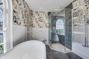 Hair dryer, towels - 6 Bed in Padstow (oc-p00760) (Padstow)