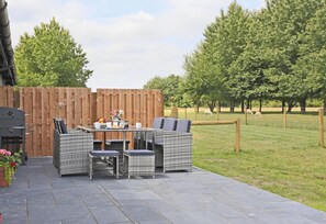 Outdoor dining - 3 Bed in Barsham (oc-bbarn) (Barsham)