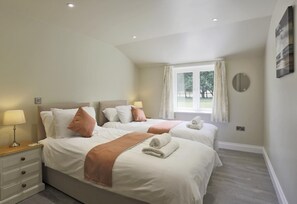 4 bedrooms, iron/ironing board, free WiFi, bed sheets - 4 Bed in Barsham (oc-lbarn) (Barsham)