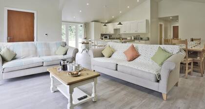 7 Bed in Barsham (oc-then)