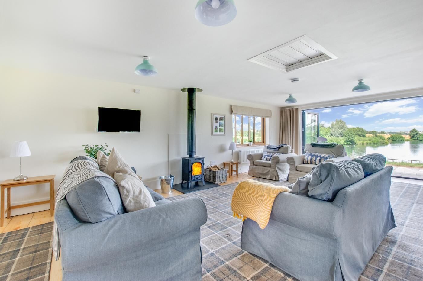 Télévision, cheminée