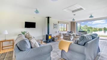 Télévision, cheminée