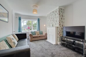 TV - 4 Bed in Wiggenhall St. Germans (oc-2011) (Wiggenhall Saint Germans)
