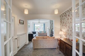 TV - 4 Bed in Wiggenhall St. Germans (oc-2011) (Wiggenhall Saint Germans)