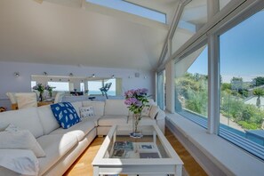 TV - 2 Bed in Penzance (oc-p00753) (Penzance)
