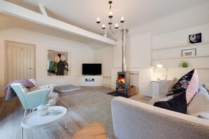 TV, fireplace - 1 Bed in Middleton (oc-rosc) (Middleton Moor)
