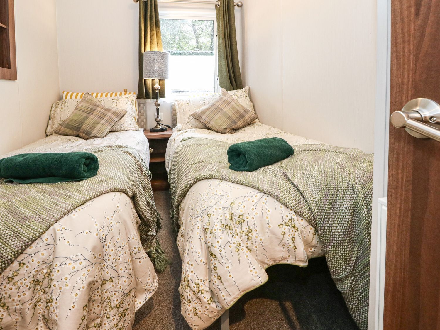 2 bedrooms, individually decorated, individually furnished, free WiFi