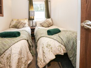 2 bedrooms, individually decorated, individually furnished, free WiFi - Loch Lomond Holiday Home (Arrochar)