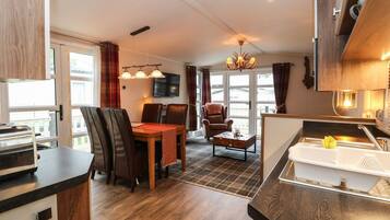 Cookware/dishes/utensils