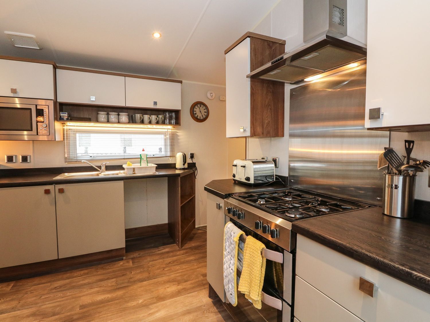 Cookware/dishes/utensils