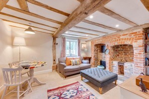 TV - 1 Bed in Ipswich (oc-spha) (Harkstead)