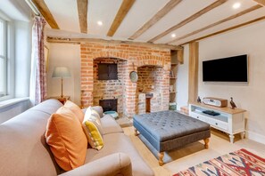 TV - 1 Bed in Ipswich (oc-spha) (Harkstead)