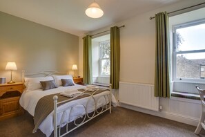 Iron/ironing board, travel crib, free WiFi, bed sheets - 4 Bed in Gayle (oc-ds950) (Hawes)