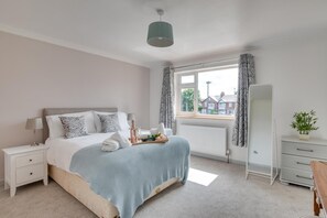 3 bedrooms, iron/ironing board, travel cot, free WiFi - 4 Bed in Whitby (oc-w466) (Whitby)
