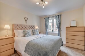 Iron/ironing board, free WiFi, bed sheets - 2 Bed in Whitby (oc-w463) (Whitby)