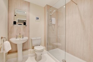 Hair dryer, towels - 2 Bed in Whitby (oc-w463) (Whitby)