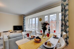 Dining - 2 Bed in Whitby (oc-w463) (Whitby)