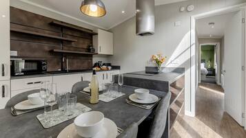 Microwave, oven, cookware/dishes/utensils