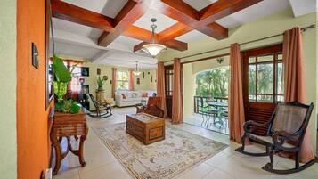 House, 4 Bedrooms, Garden View | Ruang tamu