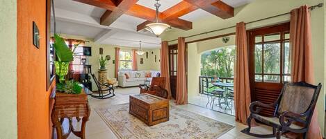 House, 4 Bedrooms, Garden View | Living area