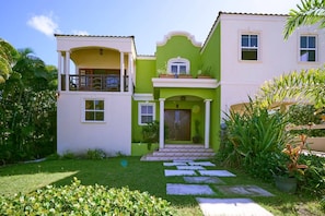 Exterior - Serenity Villa - by Zenbreak (Speightstown)