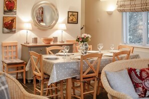 Dining - 6 Bed in Padstow (oc-p00774) (Constantine Bay)